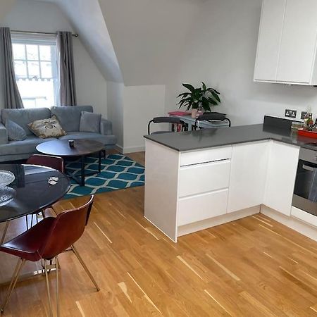 Lovely 2-Bed Flat With Well Equipped Kitchen Διαμέρισμα Ealing Εξωτερικό φωτογραφία