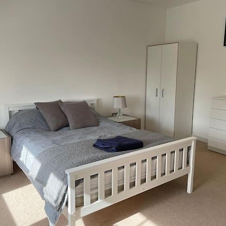 Lovely 2-Bed Flat With Well Equipped Kitchen Διαμέρισμα Ealing Εξωτερικό φωτογραφία