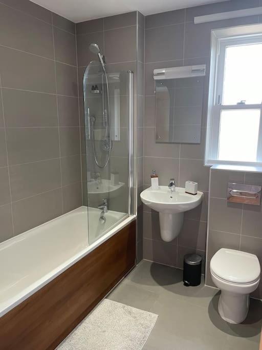 Lovely 2-Bed Flat With Well Equipped Kitchen Διαμέρισμα Ealing Εξωτερικό φωτογραφία